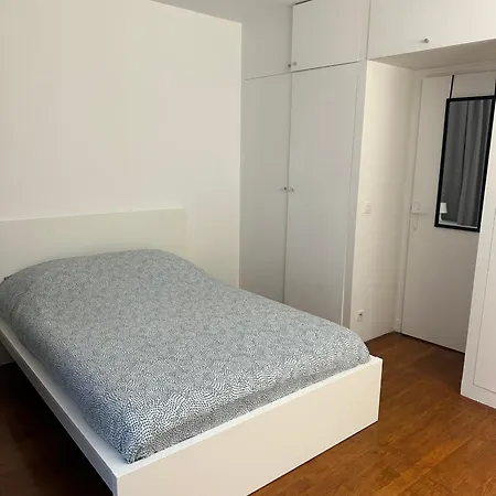 16 * Paris