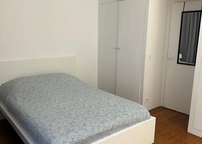 16 * Paris